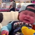 Two babies hilariously express entirely different moods at the store