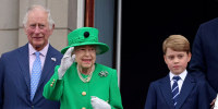 Queen Elizabeth waves to crowd from Buckingham Palace 