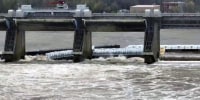 Barges get stuck on Kentucky dam after breaking from tugboat