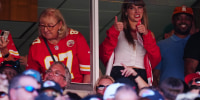 Taylor Swift cheers on Travis Kelce at Kansas City Chiefs game