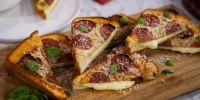 This pizza grilled cheese recipe fuses a classic lunch combo