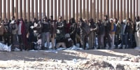 Authorities close key crossing in Arizona amid migrant surge