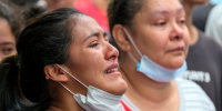 Image: Relatives gather outside the jail after a fatal fire in Tulua, Colombia, on June 28, 2022.