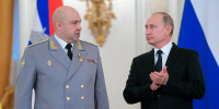 Col. Gen. Sergei Surovikin with Russian President Vladimir Putin  in Moscow on Dec. 28, 2017.