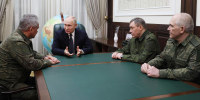 Putin meets Shoigu and Gerasimov in Rostov