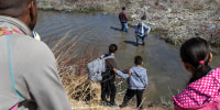 Hundreds of migrants are continuing to cross the border with Mexico despite the Texas National Guard's efforts to reinforce it and prevent irregular crossings. 