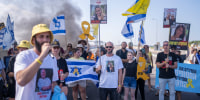  A day after the discovery of the bodies of six hostages in the Gaza Strip, a major strike led by Israel's'trade union umbrella organization Histadrut began on 02 September in protest against the government's failure to end the conflict. 