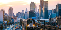 7 Line Subway train in Queens with Manhattan skyline, New York City