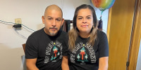 Domingo Mendoza junto con su esposa Rafaela Flores durante las festividades navideñas en Minnesota, Estados Unidos, diciembre de 2024.