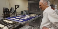 Chicago Fed President Austan Goolsbee tours Mel-O-Cream Donuts of Springfield, Ill.