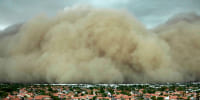 A giant dust storm approaches the Phoenix metro area