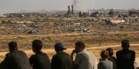  Gaza's civil defence agency said on October 10 that Israeli forces have begun pulling back from parts of the territory, particularly in Gaza City and Khan Yunis. 