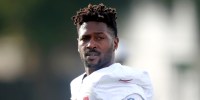 Antonio Brown warms up during the Tampa Bay Buccaneers Training Camp on July 27, 2021  in Tampa, FL. 