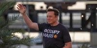 SpaceX And T-Mobile Hold Joint Event In Texas
