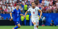 ARLINGTON, TX - JUNE 17: England forward Harry Kane (9) runs up field during the FIFA World Cup 2026 Group L match between England and Croatia on June 17, 2026 at Dallas Stadium in Arlington, TX. (Photo by Matthew Visinsky/Icon Sportswire via Getty Images)