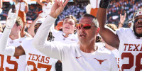 KNOXVILLE, TN - SEPTEMBER 26: Texas Longhorns head coach Steve Sarkisian celebrates after a win in the college football game between the Tennessee Volunteers and the Texas Longhorns on September 26, 2026, at Neyland Stadium in Knoxville, TN. (Photo by Bryan Lynn/Icon Sportswire via Getty Images)