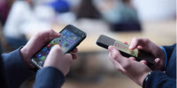 Padres apoyan prohibición del uso de celular en las escuelas públicas de México
