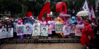 Los padres de los 43 normalistas de Ayotzinapa exigen archivos en poder del Ejército de México