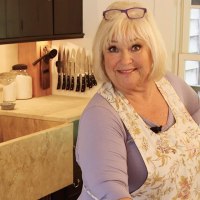 Crazy Kitchens: Tour Food Network star Nancy Fuller’s adorably chic 17th century kitchen