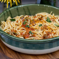 Pasta puttanesca: Make this easy recipe!