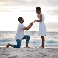 Boyfriend asking his girlfriend to marry him 