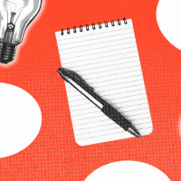 Light bulbs, note pads and pens, and speech bubbles repeated in a pattern against a red background.