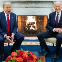 TOPSHOT-US-POLITICS-TRUMP-BIDEN