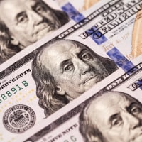 $100 dollar banknotes