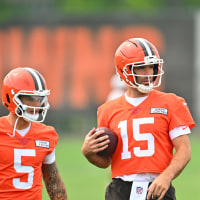 BEREA, OHIO - JUNE 12: Quarterbacks Dillon Gabriel #5 and and Joe Flacco #15 of the Cleveland Browns warm up during organized team activities at CrossCountry Mortgage Campus on June 12, 2025 in Berea, Ohio. (Photo by Jason Miller/Getty Images)