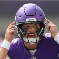 MINNEAPOLIS, MINNESOTA - AUGUST 09: J.J. McCarthy #9 of the Minnesota Vikings calls an audible at the line of scrimmage against the Houston Texans in the first quarter during the NFL Preseason 2025 game between Houston Texans and Minnesota Vikings at U.S. Bank Stadium on August 09, 2025 in Minneapolis, Minnesota. The Vikings defeated the Texas 20-10. (Photo by David Berding/Getty Images)