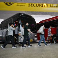 Hyundai workers arrive back in south Korea
