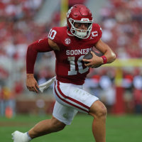 NORMAN, OK - AUGUST 30: Oklahoma Sooner quarterback John Mateer(16) runs in for a touchdown during the college football game between the Oklahoma Sooners and the Illinois State Redbirds on August 30, 2025, at Gaylord Family Oklahoma Memorial Stadium in Norman, OK. (Photo by Chad  Hamilton/Icon Sportswire via Getty Images)