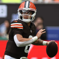 LONDON, ENGLAND - OCTOBER 05:  Cleveland Browns quarterback Dillon Gabriel #8 throws during the NFL international game between the Minnesota Vikings and Cleveland Browns on October 5, 2025, at Tottenham Hotspur Stadium in London, England. (Photo by Torbjorn Tande/PXImages/Icon Sportswire via Getty Images)