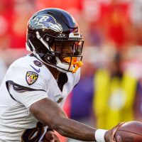 KANSAS CITY, MO - SEPTEMBER 28: Baltimore Ravens quarterback Lamar Jackson (8) hands off against the Kansas City Chiefs on September 28th, 2025 at Arrowhead Stadium in Kansas City, Missouri. (Photo by William Purnell/Icon Sportswire via Getty Images)