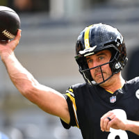 Mike Florio and Chris Simms explore how Aaron Rodgers and Joe Flacco will match up on TNF in Week 7 and why the Steelers have been making positive strides this season.