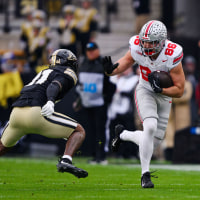 Ohio State Buckeyes tight end Max Klare runs down the field after making a catch
