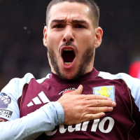 BIRMINGHAM, ENGLAND - NOVEMBER 09: Emiliano Buendia of Aston Villa celebrates scoring his team's first goal during the Premier League match between Aston Villa and Bournemouth at Villa Park on November 09, 2025 in Birmingham, England. (Photo by Marc Atkins - AVFC/Aston Villa FC via Getty Images)