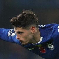 LONDON, ENGLAND - NOVEMBER 08: Pedro Neto of Chelsea headers the ball whilst under pressure from Toti Gomes of Wolverhampton Wanderers during the Premier League match between Chelsea and Wolverhampton Wanderers at Stamford Bridge on November 08, 2025 in London, England. (Photo by Steve Bardens/Getty Images)