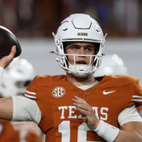AUSTIN, TX - NOVEMBER 28: Quarterback Arch Manning #16 of the Texas Longhorns warms up before the SEC football game between Texas Longhorns and Texas A&M Aggies on November 28, 2025, at Darrell K Royal-Texas Memorial Stadium in Austin, TX. (Photo by David Buono/Icon Sportswire via Getty Images)