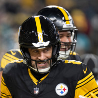 PITTSBURGH, PA - DECEMBER 15: Pittsburgh Steelers quarterback Aaron Rodgers (8) celebrates after the Steelers scored their first touchdown in the second quarter during the game between the Pittsburgh Steelers and the Miami Dolphins at Acrisure Stadium on December 15, 2025 in Pittsburgh, PA. (Photo by Shelley Lipton/Icon Sportswire via Getty Images)
