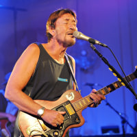  Chris Rea performing