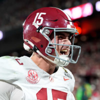 Alabama's Ty Simpson (15) a touchdown pass during the College Football Playoff game between the University of Oklahoma Sooners (OU) and the Alabama Crimson Tide at the Gaylord Family – Oklahoma Memorial Stadium in Norman, Okla., Friday Dec. 19, 2025.