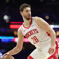 Jan 22, 2026; Philadelphia, Pennsylvania, USA; Houston Rockets center Alperen Sengun (28) controls the ball against the Philadelphia 76ers during the third quarter at Xfinity Mobile Arena. Mandatory Credit: Bill Streicher-Imagn Images