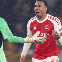 WOLVERHAMPTON, ENGLAND - FEBRUARY 18: David Raya and Gabriel of Arsenal clash after Tom Edozie of Wolverhampton Wanderers (not pictured) scores his team's second goal during the Premier League match between Wolverhampton Wanderers and Arsenal at Molineux on February 18, 2026 in Wolverhampton, England. (Photo by Carl Recine/Getty Images)