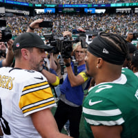 EAST RUTHERFORD, NEW JERSEY - SEPTEMBER 07: Aaron Rodgers #8 of the Pittsburgh Steelers and Justin Fields #7 of the New York Jets shake hands following the NFL 2025 game between Pittsburgh Steelers and New York Jets at MetLife Stadium on September 07, 2025 in East Rutherford, New Jersey. (Photo by Evan Bernstein/Getty Images)