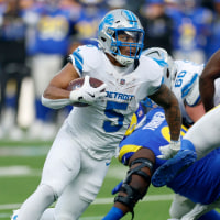 INGLEWOOD, CALIFORNIA - DECEMBER 14: David Montgomery #5 of the Detroit Lions carries the ball during a 41-34 Los Angeles Rams win at SoFi Stadium on December 14, 2025 in Inglewood, California. (Photo by Harry How/Getty Images)