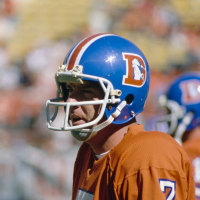 American football player Craig Morton, a quarterback with the Denver Broncos, in action circa November 1979. (Photo by UPI/Bettmann Archive/Getty Images)