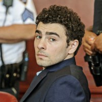 Luigi Mangione attends a court hearing 