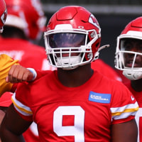 KANSAS CITY, MISSOURI - JUNE 10: Patrick Mahomes #15 of the Kansas City Chiefs leans on Kenneth Walker #9 in mandatory minicamp at The University of Kansas Hospital Arrowhead Training Complex on June 10, 2026 in Kansas City, Missouri. (Photo by Kyle Rivas/Getty Images)