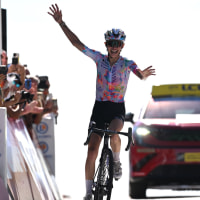 MONT VENTOUX, FRANCE - AUGUST 07: Katarzyna Niewiadoma-Phinney of Poland and Team Canyon//SRAM Racing zondacryptocelebrates at finish line as stage winner during the 5th Tour de France Femmes 2026, Stage 7 a 146.8km stage from La Voulte-sur-Rhone to Mont Ventoux 1901m / #UCIWWT / on August 07, 2026 in Mont Ventoux, France. (Photo by Tim de Waele/Getty Images)